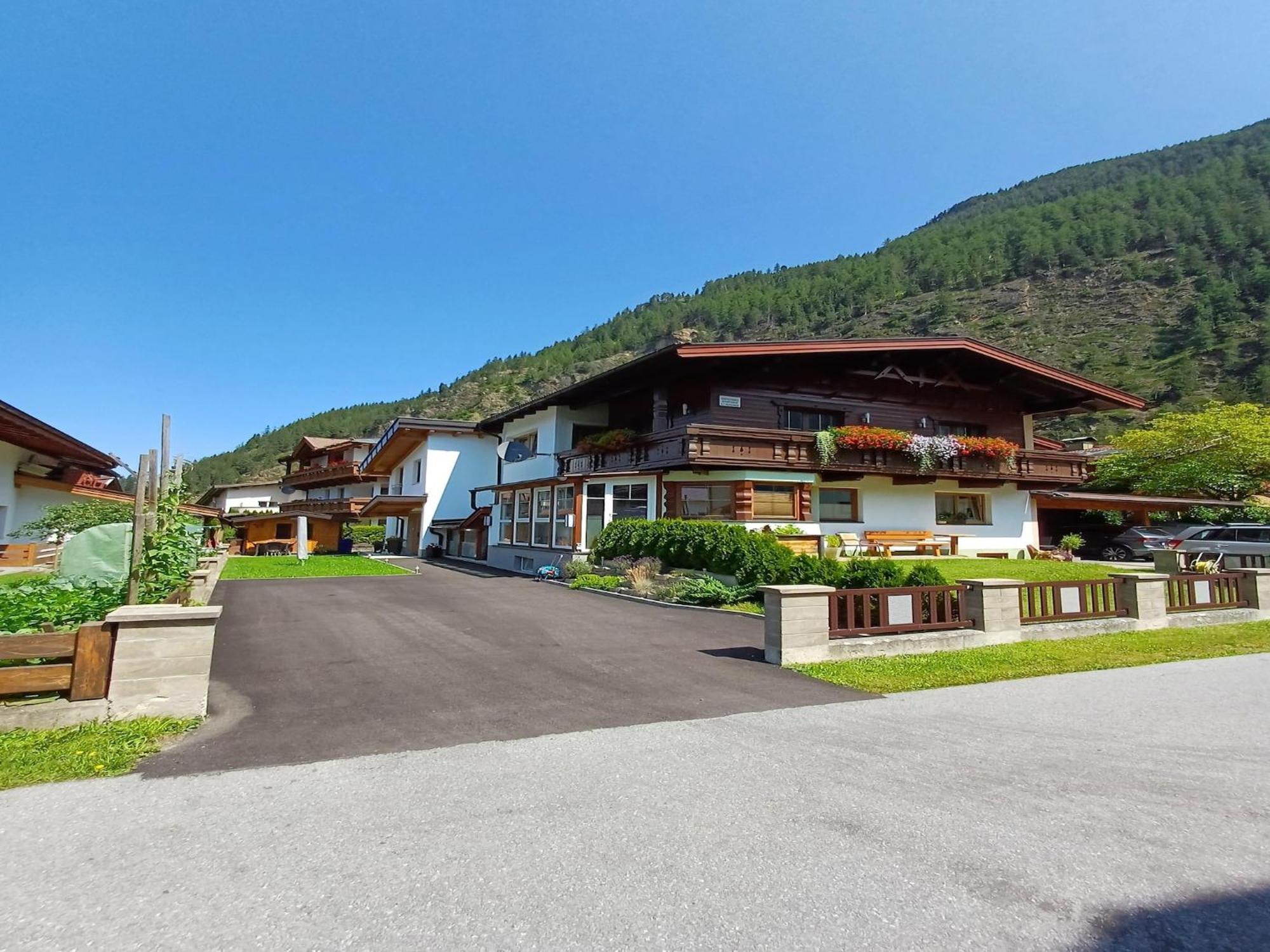 Modern Apartment in Langenfeld near Ski Area Buitenkant foto